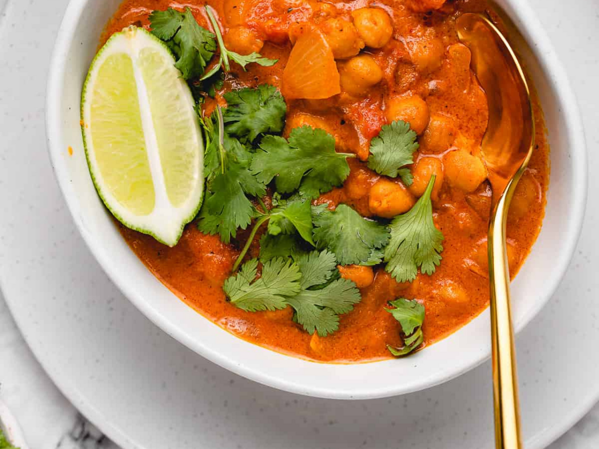 Recipe: Vegan Creamy Coconut Chickpea Curry